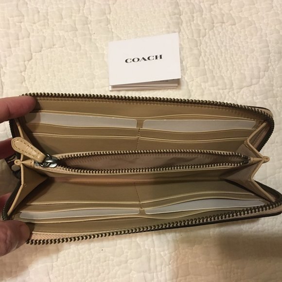Coach Smooth Leather Accordion Zip Wallet – being sold on Coach website for $225 - Picture 4 of 6